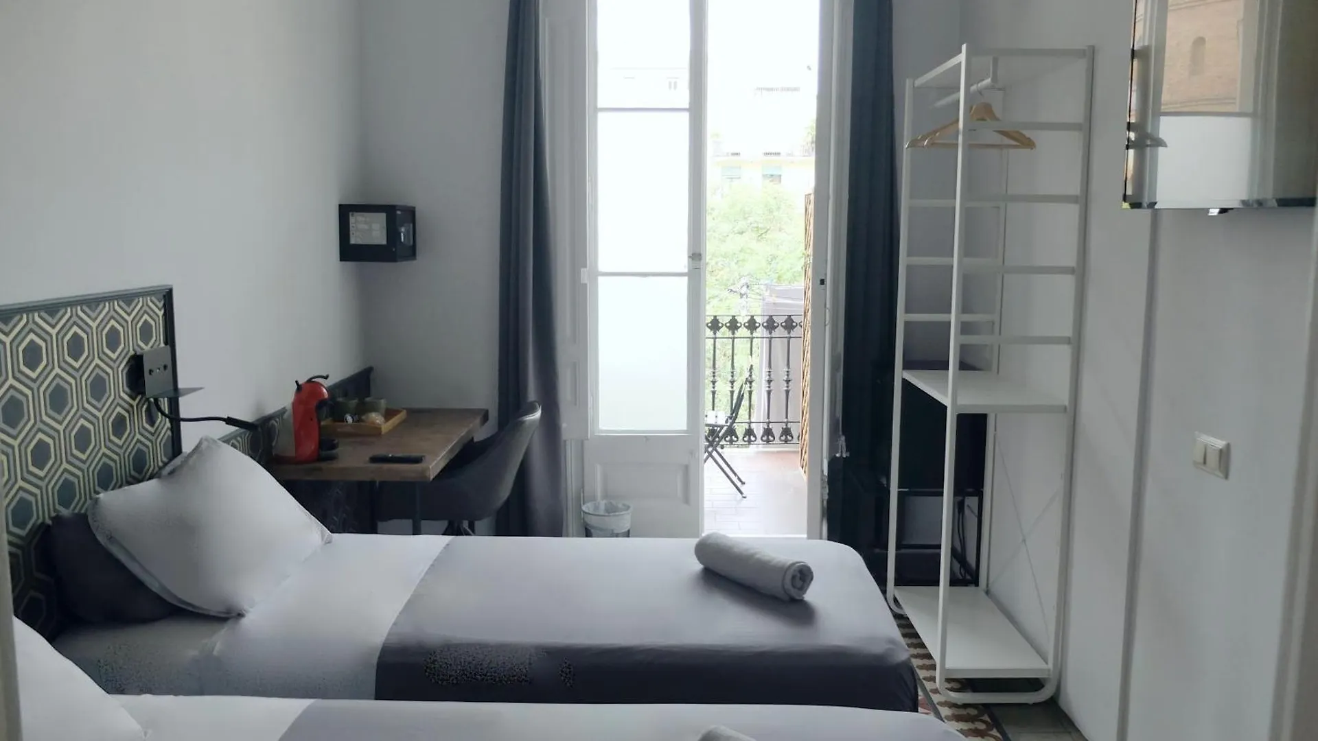 Fabrizzio'S Petit Hostel Barcelona