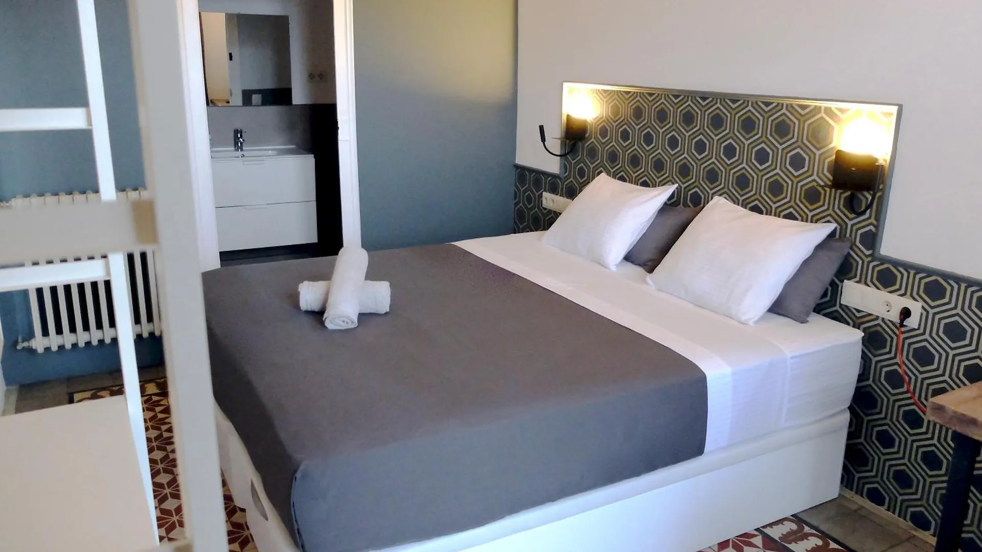 Fabrizzio'S Petit Hostel Barcelona