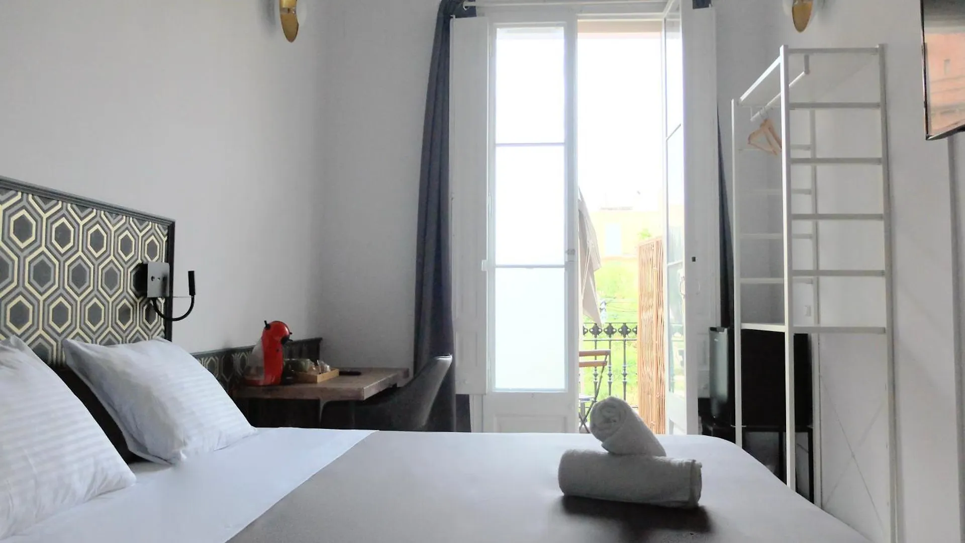 Fabrizzio'S Petit Hostel Barcelona