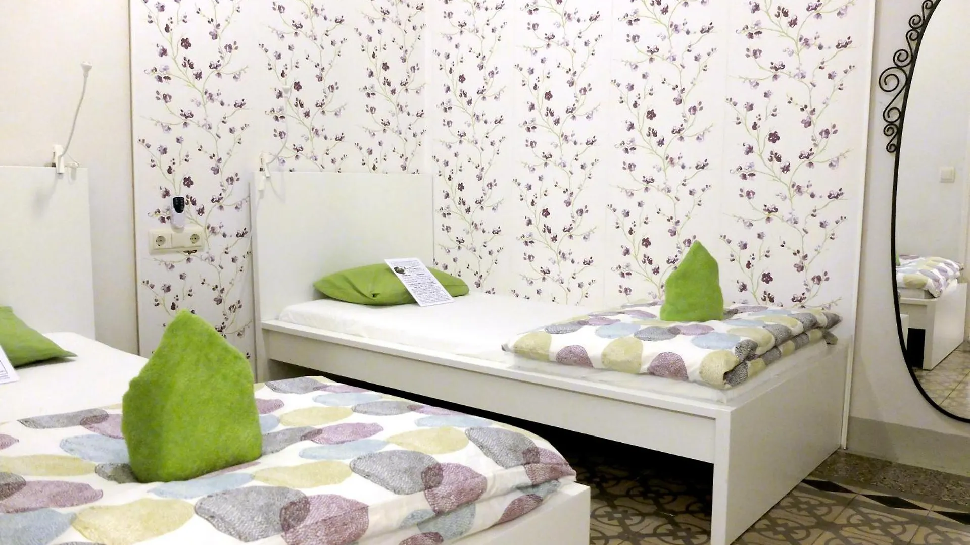 Fabrizzio'S Petit Hostel Barcelona Spain