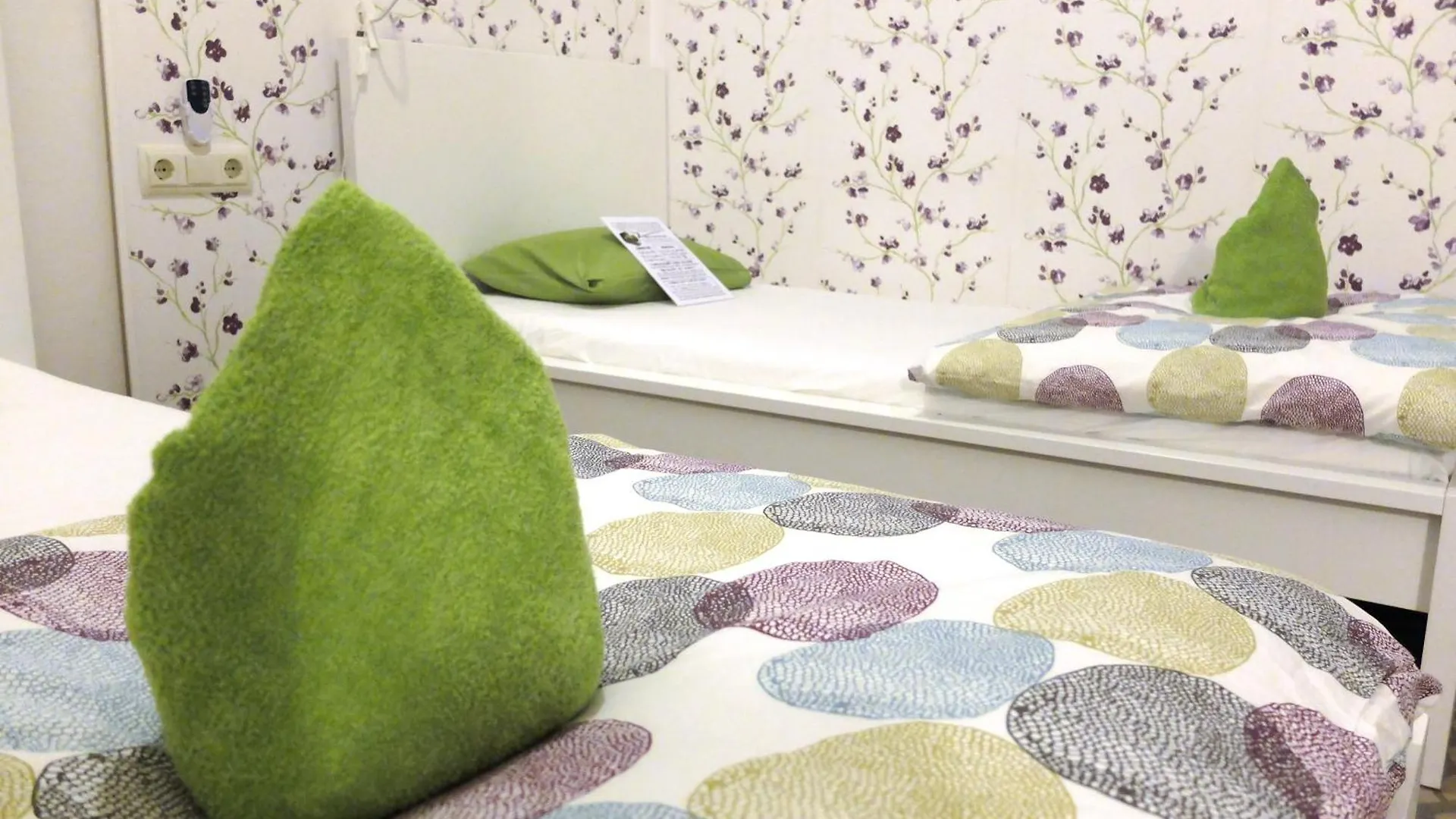 Fabrizzio'S Petit Hostel Barcelona Spain