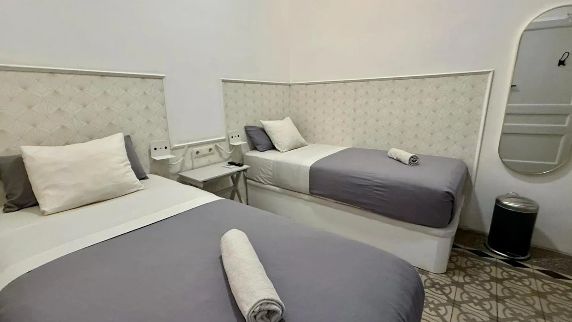 Fabrizzio'S Petit Hostel Barcelona