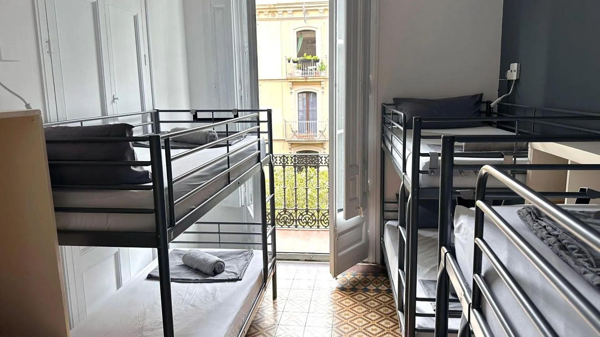 Fabrizzio'S Petit Hostel Barcelona Spain