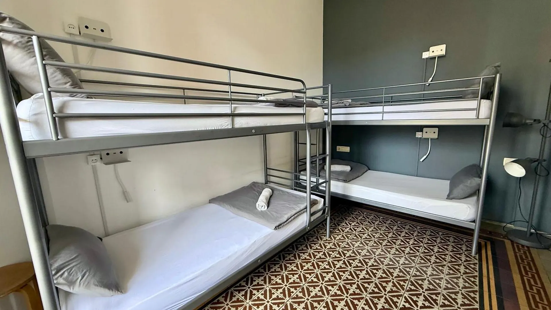 Fabrizzio'S Petit Hostel Barcelona