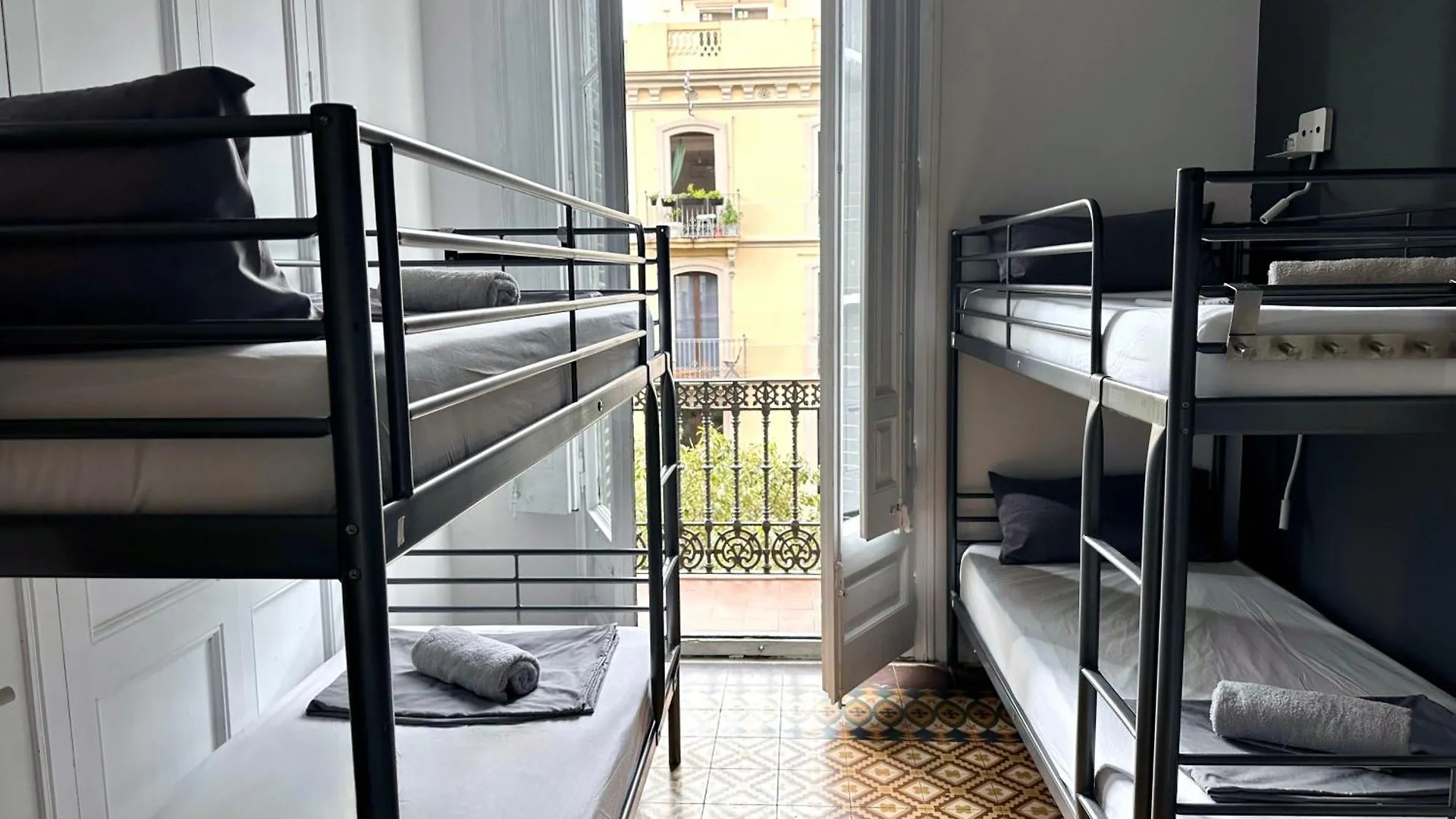 Fabrizzio'S Petit Vandrarhem Barcelona